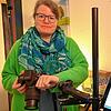 Die Überlinger Fotografin Anna Lauterwasser im Studio. Auf dem Bildschirm ist ein Passbild ihrer Mutter Katharina Lauterwasser-Stielow ...