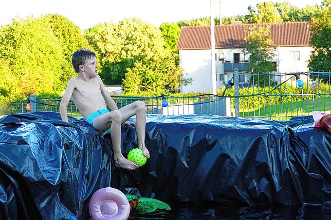 Bild 16: Generationenübergreifende Premiere der Beach-Party beim Vereinsheim des SSC Donaueschingen ein Hit