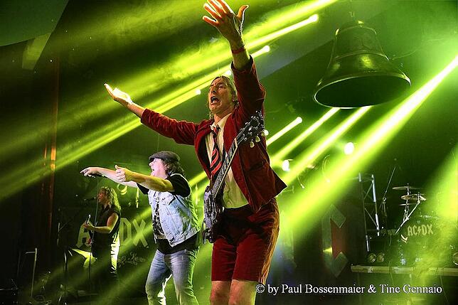Die Tribute-Band AC/DX bringt mit ihrer “AC/DC-Rock-Show“ am Samstag, 30. November, das Gloria-Theater zum Glühen.