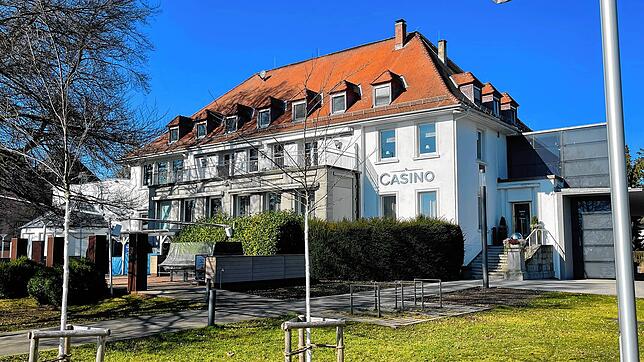 Fahrradbügel vor dem Konstanzer Casino. Der Täter, der hier neun Räder platt machte, ist ermittelt.