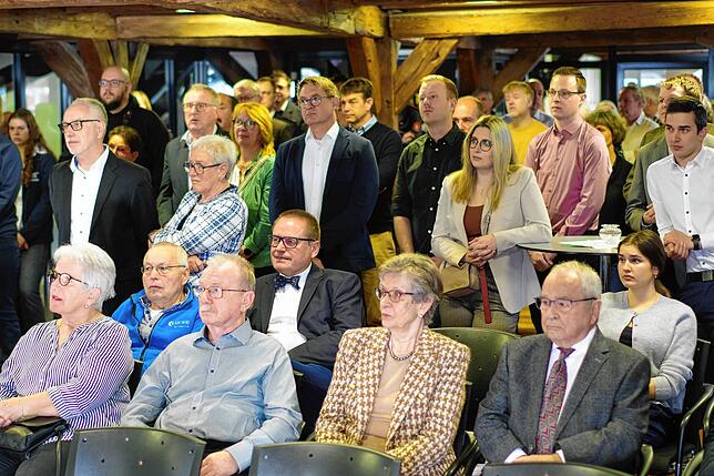 Im vollbesetzten Bürgersaal folgten Öhninger Bürger der Einladung zum Neujahrsempfangs des Bürgermeisters.