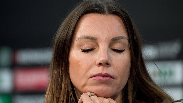 Teresa Enke wird den zehnten Todestag ihres Mannes zusammen mit ihrer Familie, mit Freunden und der Mutter von Robert Enke verbringen.