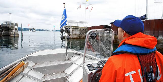 Bild 2: Übung macht den Meister! Deshalb begleiten THW-Boote die Autofähre zwischen Konstanz und Meersburg