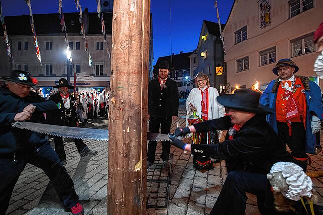 Bild 9: Die schönsten Bilder vom Narrenbaumfällen in Meßkirch