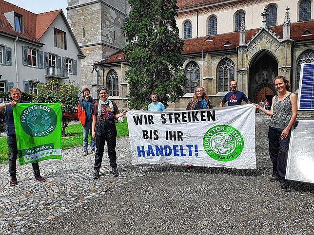 Bild 1: Verzwölffachung der Parkgebühr in Konstanz? Nicht nur das fordern Fridays for Future &ndash; und wollen nun dauerhaft vorm Münster campen