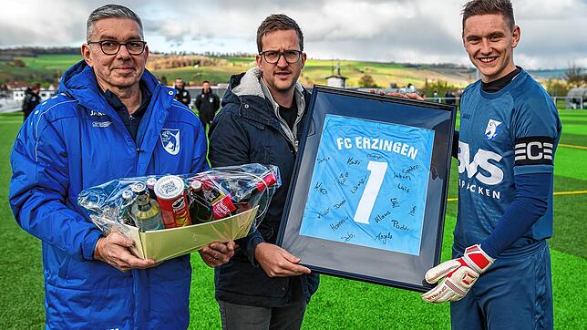 Die Nummer 1: Loris Bendel wurde beim FC Erzingen verabschiedet. Den überragenden Torwart des Aufsteigers in der Vorrunde zieht es aus ...