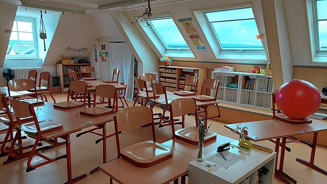 Im engen Dachgeschoss der Grundschule Wollmatingen sind derzeit Klassen mit je 25 Kindern untergebracht.