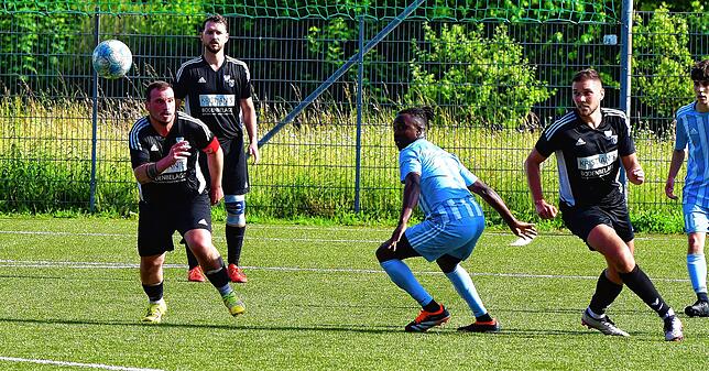 Bild 10: SV Obersäckingen steht nach 2:0 gegen SG FC Wehr/Brennet II an der Tabellenspitze – wir haben Fotos!