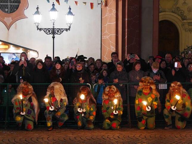 Bild 29: Bilderstory: Eröffnung des VSAN Narrentreffen in Bad Säckingen mit Brauchtumsabend auf dem Münsterplatz