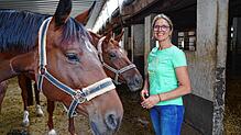 Susanne Rönnefahrt mit ihren Pferden. Rönnefahrt lebt auf dem bekannten Tuninger Thurihof.