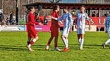 Daniel Caligiuri zeigt bei seinem Pflichtspieldebüt eine starke Leistung und bereitet zwei Tore vor.