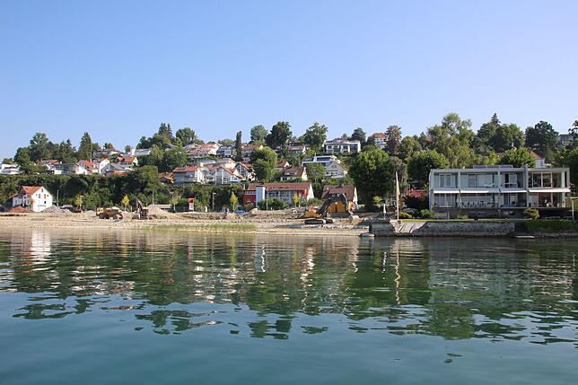 Die Baustelle der Landesgartenschau 2020 vom Bodensee aus betrachtet.