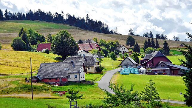 Blick nach Oberibach vom der Anhöhe des Friedenskreuzes: Hier reicht der Empfang teilweise nicht einmal zum Telefonieren mit dem Handy.