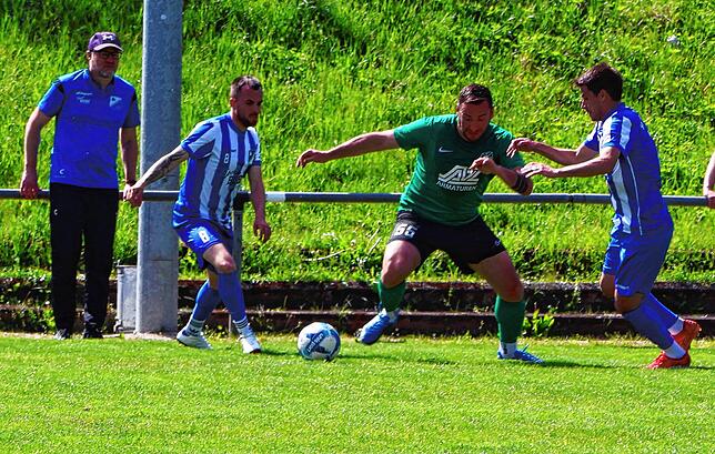 Bild 13: Der FC Kappel gewinnt mit 4:2 bei den Sportfreunden Schönenbach. Wir waren mit der Kamera dabei!