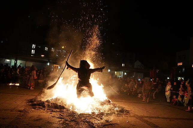 Bild 1: Bilder vom ersten Nachtumzug und Hexensprung in Waldshut