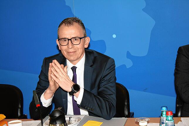 „Wir haben einen Deal mit dem Regierungspsäsidium“, berichtet Landrat Sven Hinterseh im Kreistag.