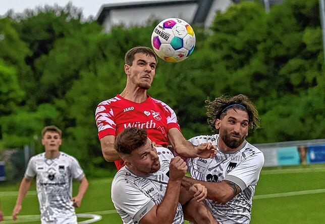 Bild 1: Spvgg. Wutöschingen und FC Tiengen 08 II trennen sich 2:2 – und wir haben Fotos!