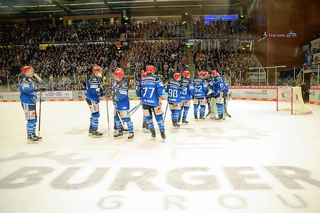 Bild 24: Fans, fliegende Fäuste und Feiern &ndash; Bilder vom 5:1 der Wild Wings gegen Straubing