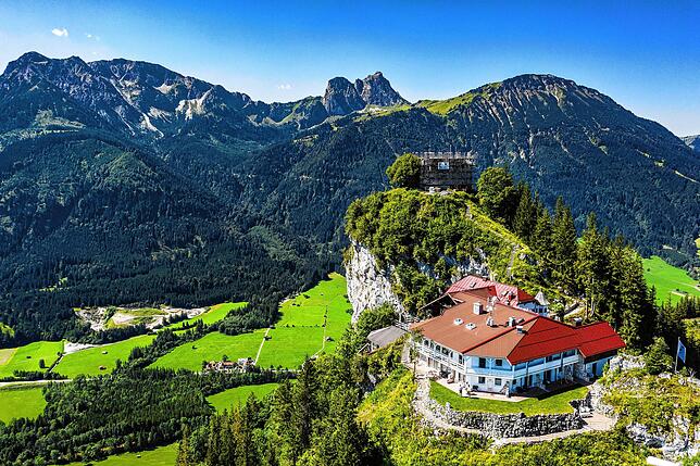 Idyllische Lage im Allgäu: das Burghotel Falkenstein.