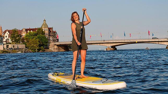 Nicht nur Lena Müller ist regelmäßig mit dem Stand-Up-Paddle-Board auf dem See. Viele haben diese Freizeitaktivität für sich entdeckt. ...