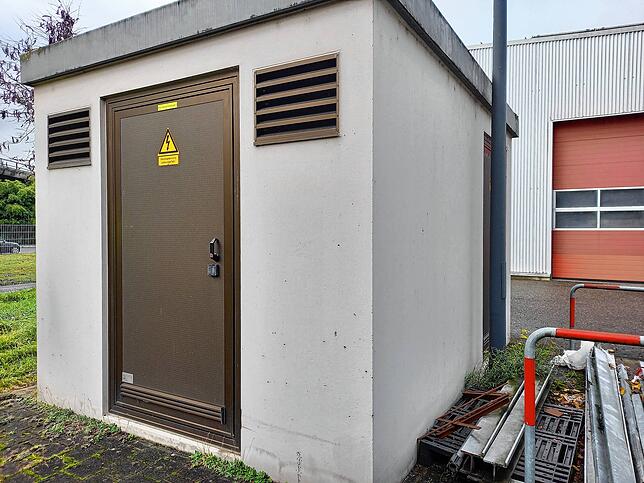 Von diesen Trafostationen gibt es etwa 250 im Stadtgebiet. Das Netz muss um 30 bis 40 neue ausgebaut werden.