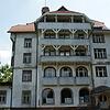 Über 100 Jahre alt ist das Gebäude des Hotels Waldlust in Freudenstadt. Mitten im Wald wirkt es wie ein Geisterschloß &ndash; in dem es ...