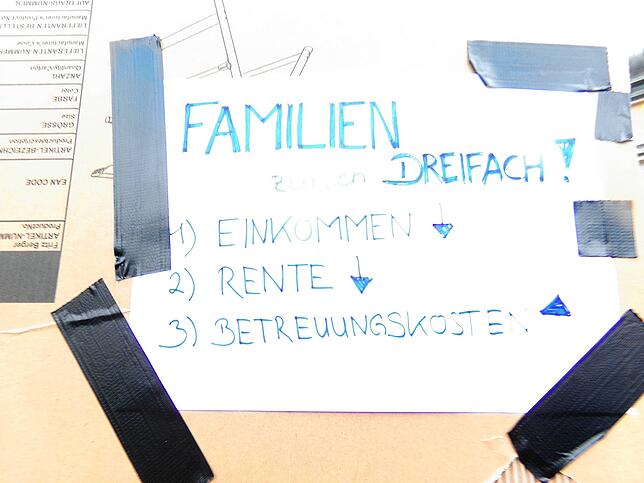 Unzufriedenheit in großen Buchstaben.