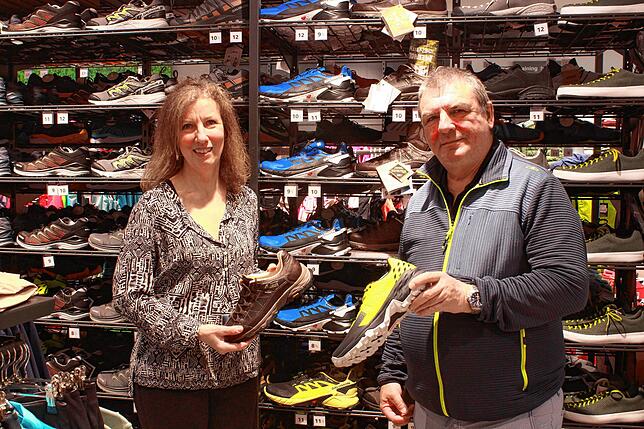 Mit Schuhen ging es damals los. Heute haben Manuela und Eberhard Martin eine große Auswahl für verschiedene Sportarten im Angebot.