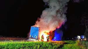 Am Freitagabend ist es auf der Autobahn 81 auf der Höhe von Engen zu einem Lastwagenbrand gekommen. Beim Eintreffen stand der Lkw im ...