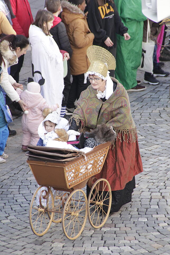 Bild 19: Bilder vom großen Kinderumzug in VS-Villingen am Schmotzigen &ndash; Teil 1