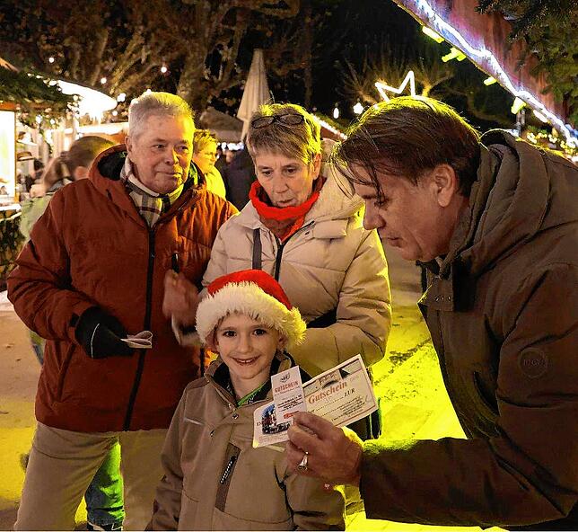 Bild 4: Der Hincooker backt für die Konstanzer Tafel: Bilder der Spendenaktion auf dem Weihnachtsmarkt