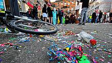 Das junge Partyvolk macht am Schmotzigen Dunschtig, aber auch an weiteren Fasnachtstagen, die Marktstätte zum Konstanzer Ballermann.