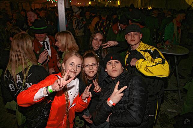 Bild 38: Sunnelöscherzunft feiert ihren 60. Geburtstag: Bilder vom großen Nachtumzug und der Geburtstagsparty