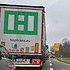 Lastwagen, wohin das Auge reicht: Zu Stoßzeiten staut sich der Verkehr auf der B34 weit zurück.