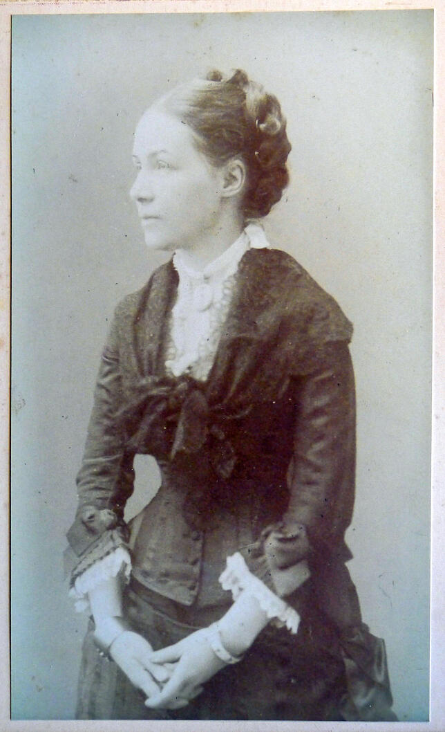 Mary Belknap Codman im Profil, schätzungsweise zwischen 45 und 50 Jahre alt.