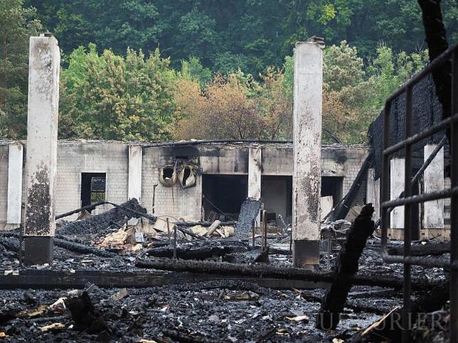 Das ganz rechts war das Einmeterbrett, Blick in Richtung Umkleiden.
