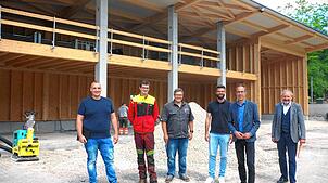 Die verantwortlichen Herren aus Engen freuen sich über die baldige Nutzung der Kaltlagerhalle (von links): Tobias Schwarz, Sebastian ...