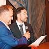 Matthias Weckbach vereidigt Christoph Stolz.