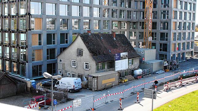 So sieht die frühere Gaststätte am Seerhein heute aus. Das Haus ist denkmalgeschützt. Hinter diesem hat das Unternehmen Meichle und Mohr ...