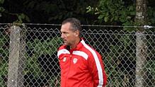 Obwohl die Mannschaft von Toni Szarmach im Spitzenspiel gegen Marbach klar verlor, ist der Trainer des VfB Villingen mit der Entwicklung ...