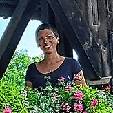 Verena Gallmann auf der berühmten Holzbrücke.
