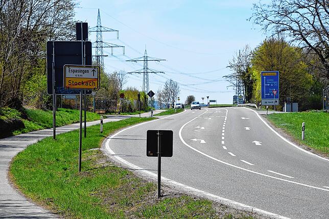 Die B313 bei Stockach wird zwischen Einmündung zum Industriegebiet Hardt und dem Rißtorf-Kreisel saniert, wenn die Brücke in diesem ...