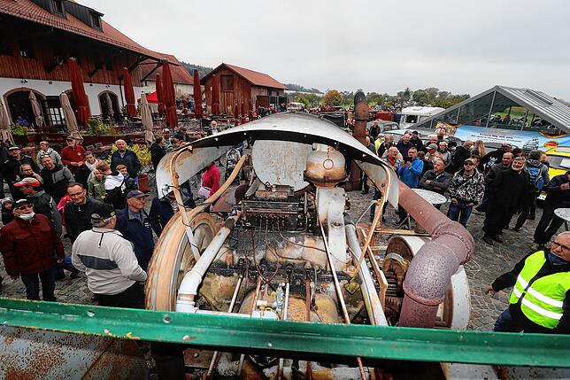 Dieser Blick ist aus einem Avery 65/45, einer der wohl größten Traktoren auf dem Patina-Treffen. Er wurde 1925 in den USA ...