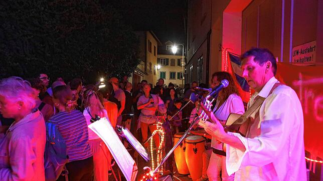 Musik und mehr ist bei den Gassenfreitagen in der Niederburg geboten.