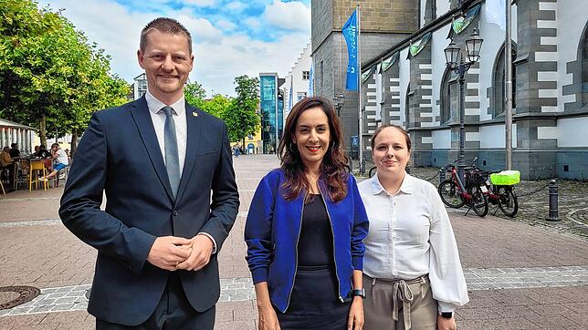 Sie freuen sich über die positive Entscheidung für den „Marktplatzsommer“: Oberbürgermeister Simon Gröger, die Landtagsabgeordnete Nese ...