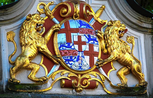 Wappen gibt es in Meersburg jede Menge. Aber wo genau ist dieses zu sehen? Kleiner Tipp: Die beiden Löwen tragen eine Krone.