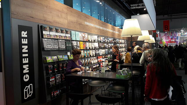 Auch für die Verlage unserer Region ist es wichtig, auf der Frankfurter Buchmesse präsent zu sein, wie hier der Gmeiner Verlag. Bilder: ...