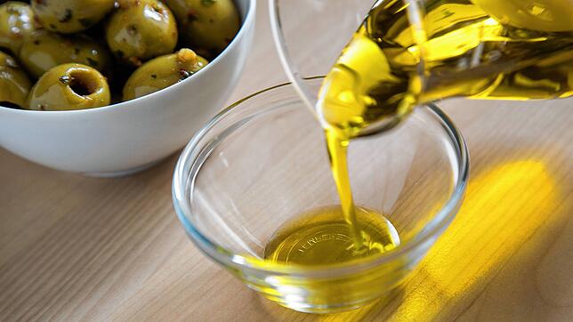 Olivenöl ist eine Säule der mediterranen Küche. Hier setzt man auf pflanzliche Fette.