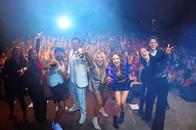 Bild 1: Anita Hofmann und andere Schlagerstars: Party beim Sound Beach Festival 2025 in Überlingen
