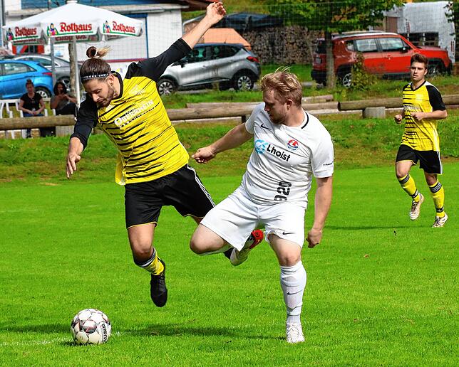 Bild 6: SV Eichsel muss gegen den FC Huttingen mit einem 1:1 zufrieden sein &ndash; und wir haben die Bilder!